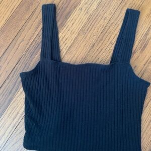 Cropped black ribbed tank top